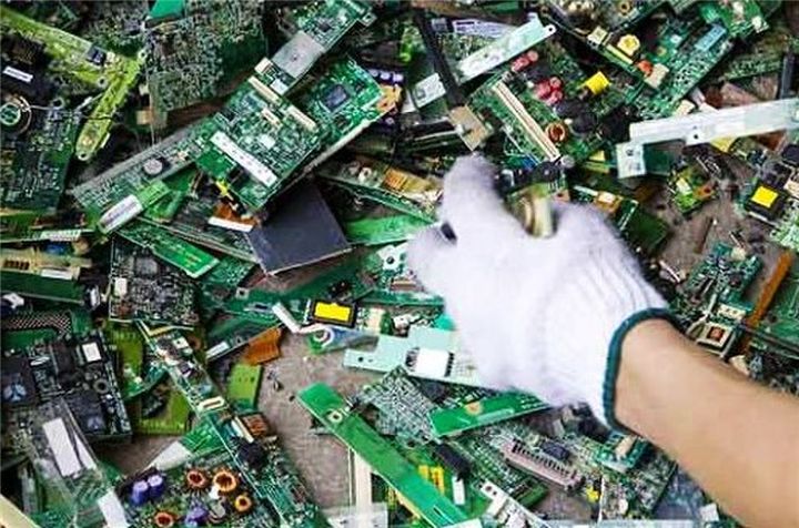 回收电子废料